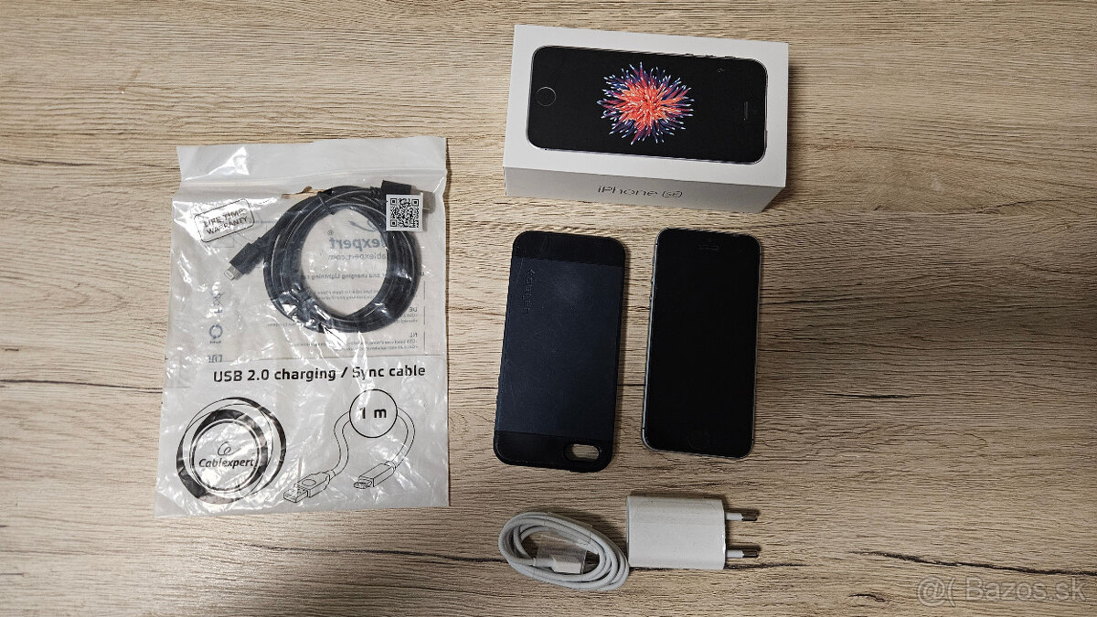 IPhone SE + prislusenstvo - 2