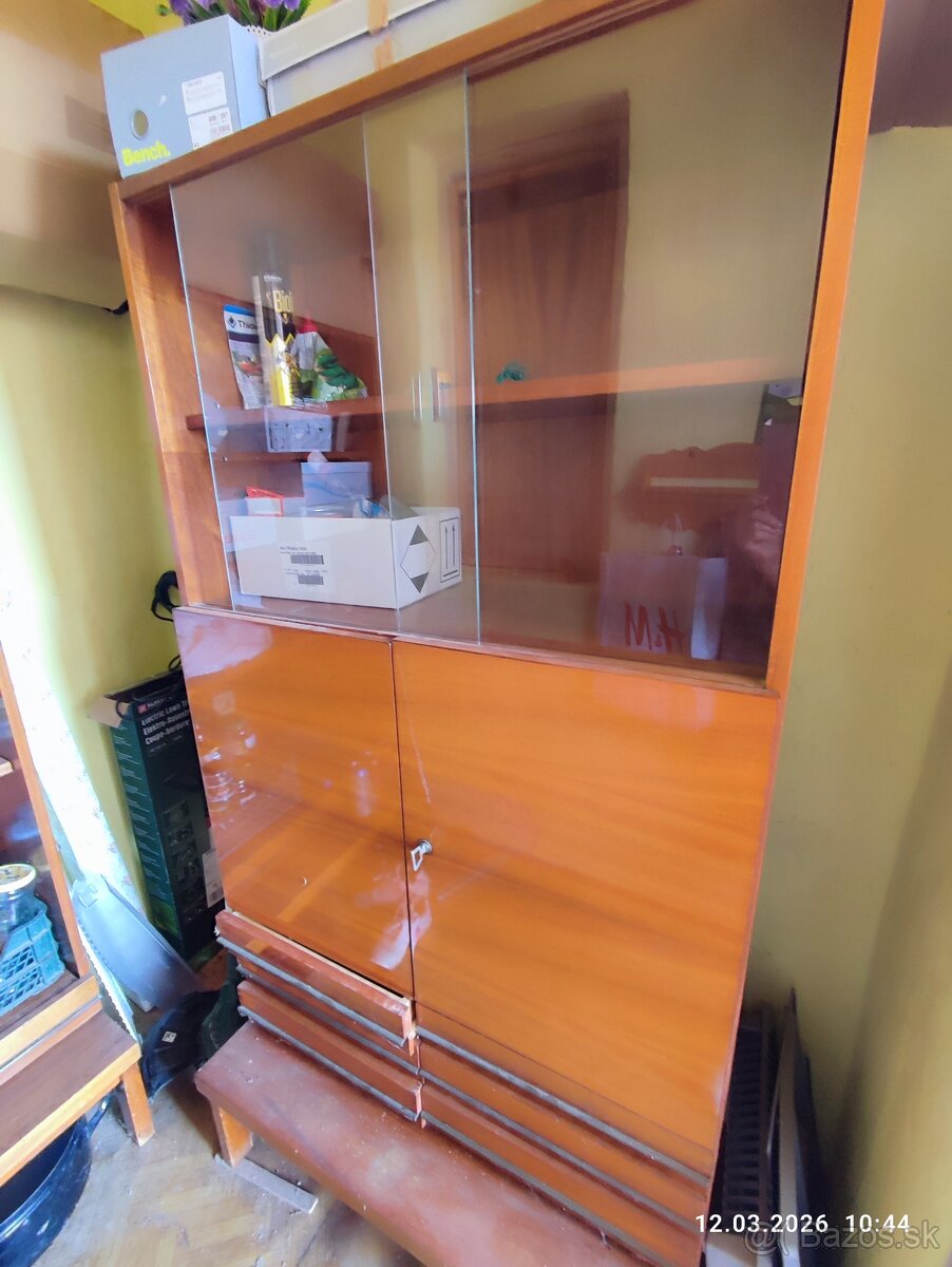 Staršia obyvačková stena - 2