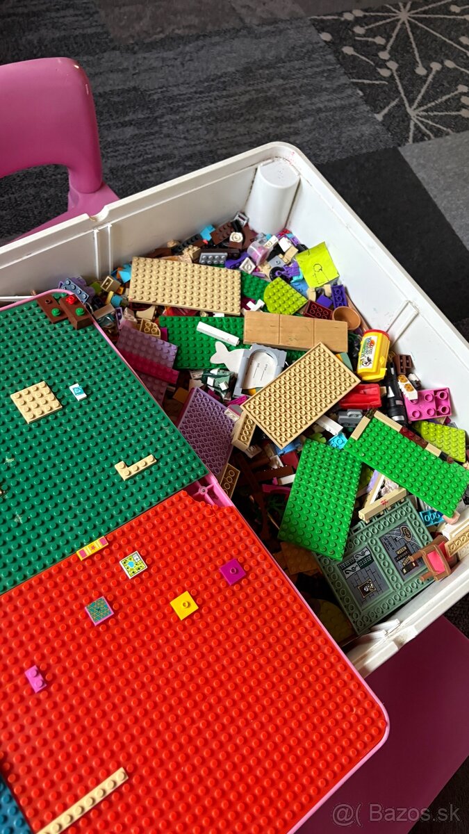 Lego stolík plný lega - 2