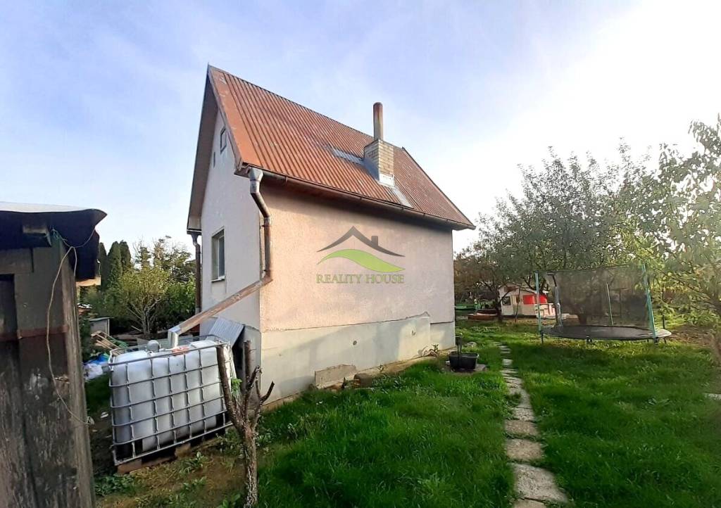 Murovaná chata s peknou záhradou v Pozdišovciach - 2