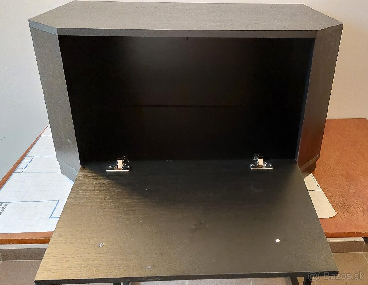 Drevená skrinka pod TV - 2