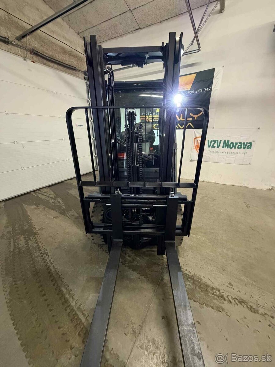 Toyota Dieselový VZV 52-8FDF20 jen 720mth - 2