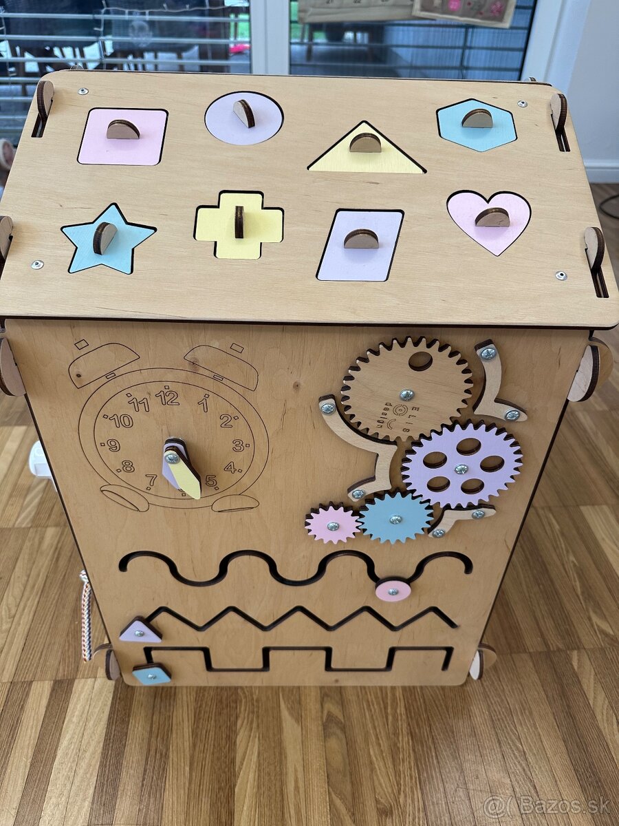 Activity board domček natura pastel - 2