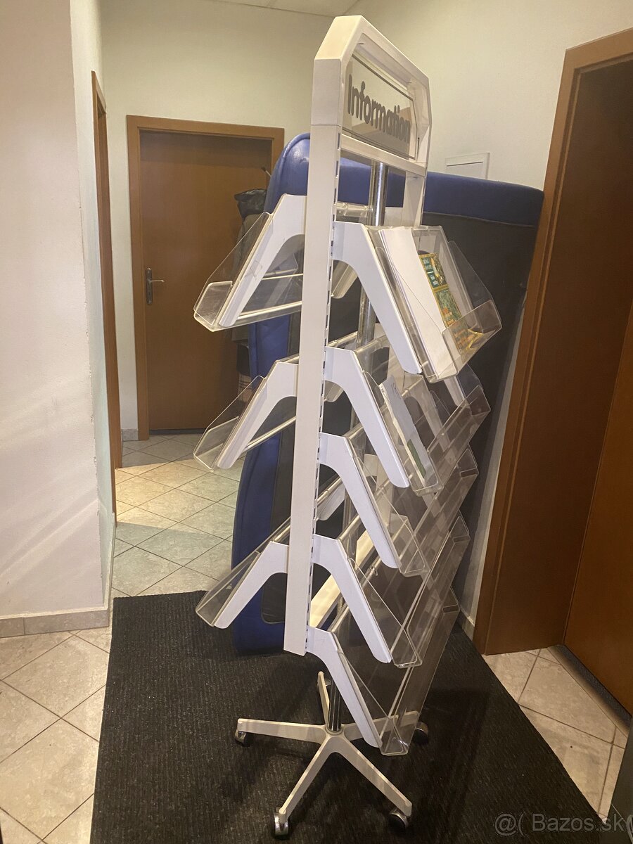Darujem stojan na prospekty - 2