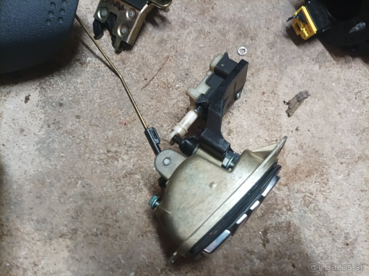 Seat Cordoba vypínač kufra - 2