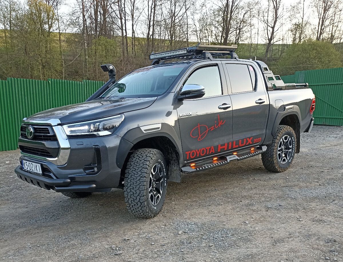 Bočné ochranné prahy nášľapy na Toyota Hilux