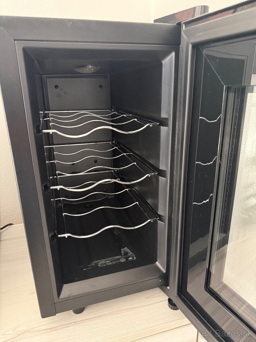 vinotéka Klarstein Bellevin 8 Uno Black - 2