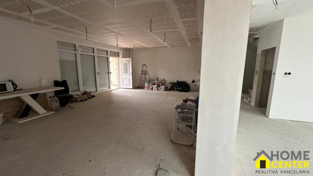 PREDAJ : RODINNÝ DOM, KOMÁRNO - NOVÁ STRÁŹ - 2