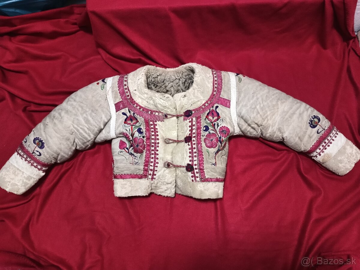 starožitný vyšívaní kožuštek ku kroju Pliešovce, Dobrá Niva - 2