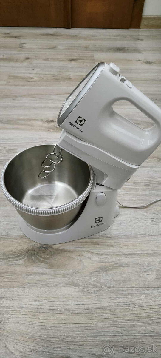 Šľahač s misou 2v1 - 2