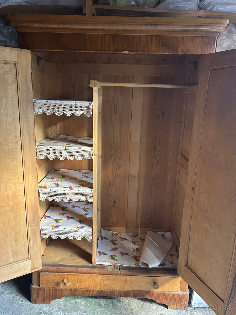 Predám starožitnú skriňu - 2