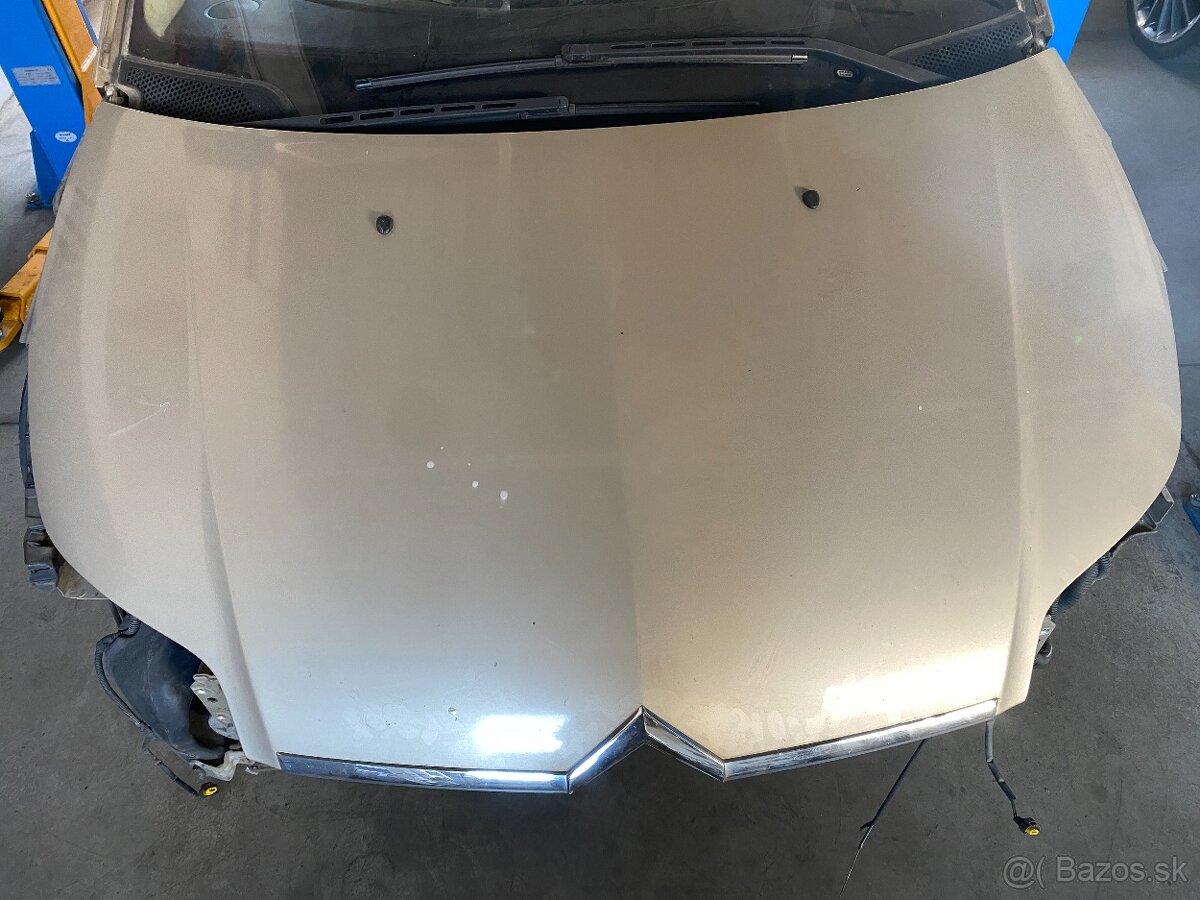 Naraznik kapota Citroen C4 - predok - 2