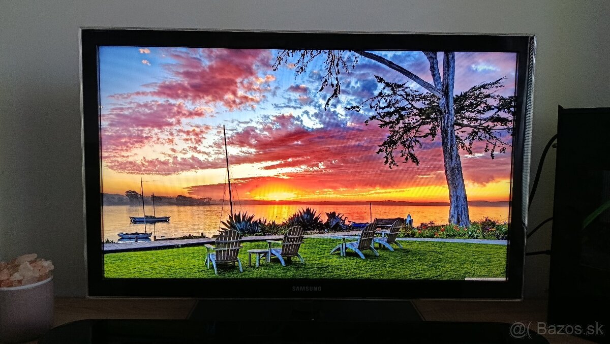 Samsung 32" LED TV - 2
