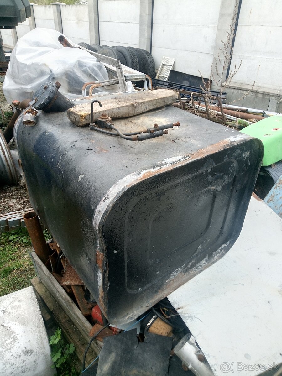 Predam nadrz tatra 815 - 2