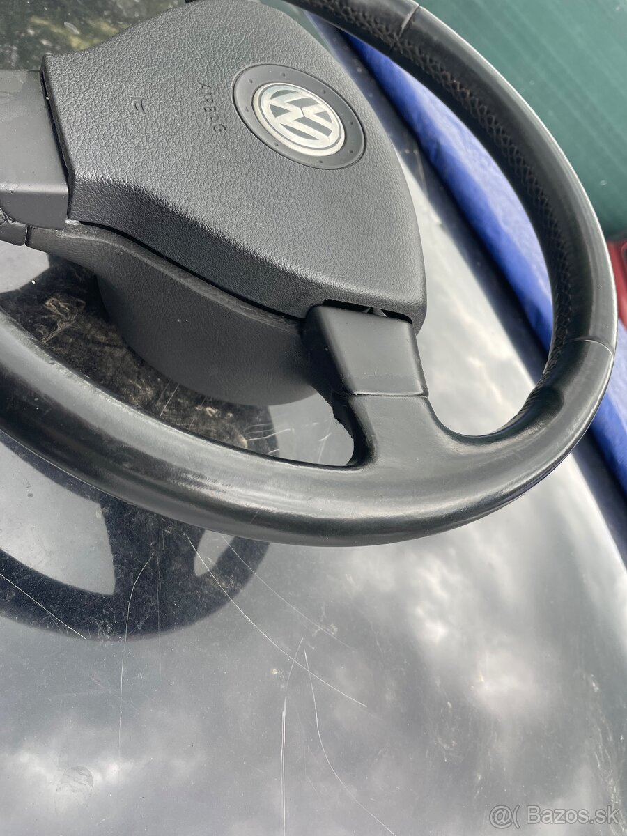 Predám trojramenný volant Passat B6 - 2