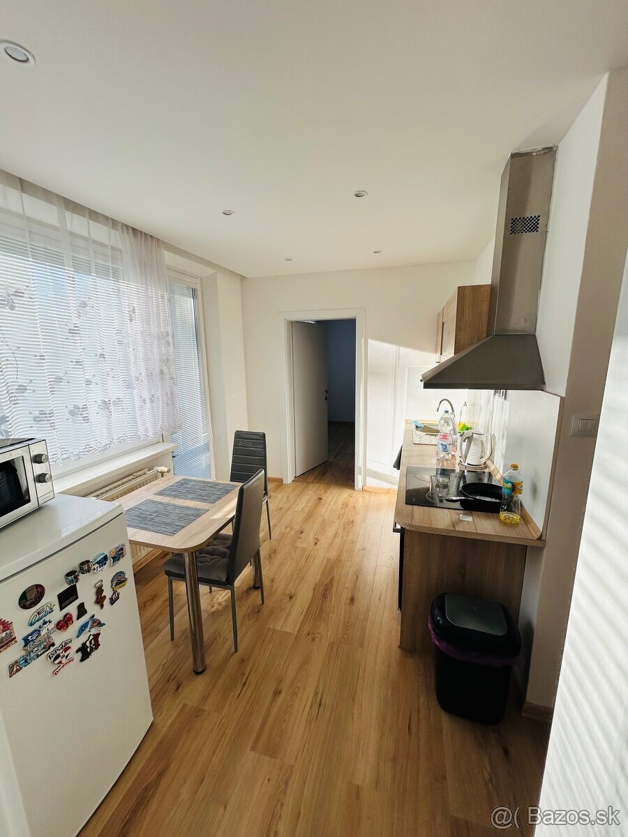 🏡ModernĂ˝ 2-izbovĂ˝ byt na SĂdlisku III, na ulici Antona PrĂd - 2