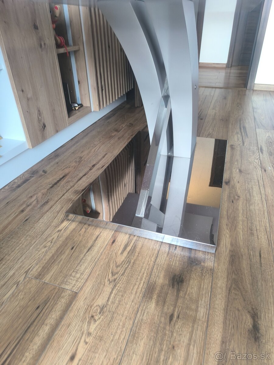 Jedálenský stôl - 2