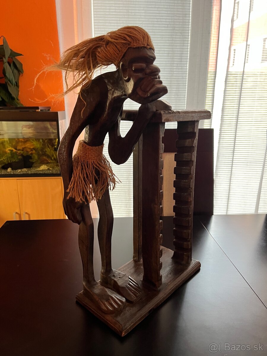 Drevený stojan s domorodcom - 2