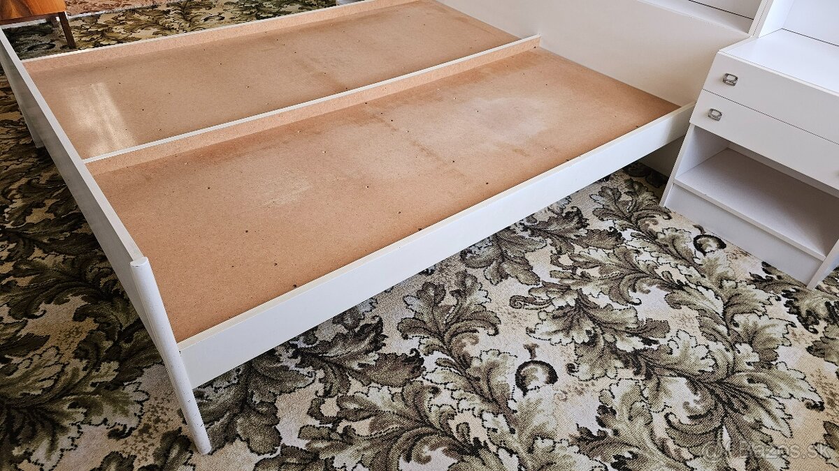 Posteľ/nočné stolíky/zrkadlo - 2