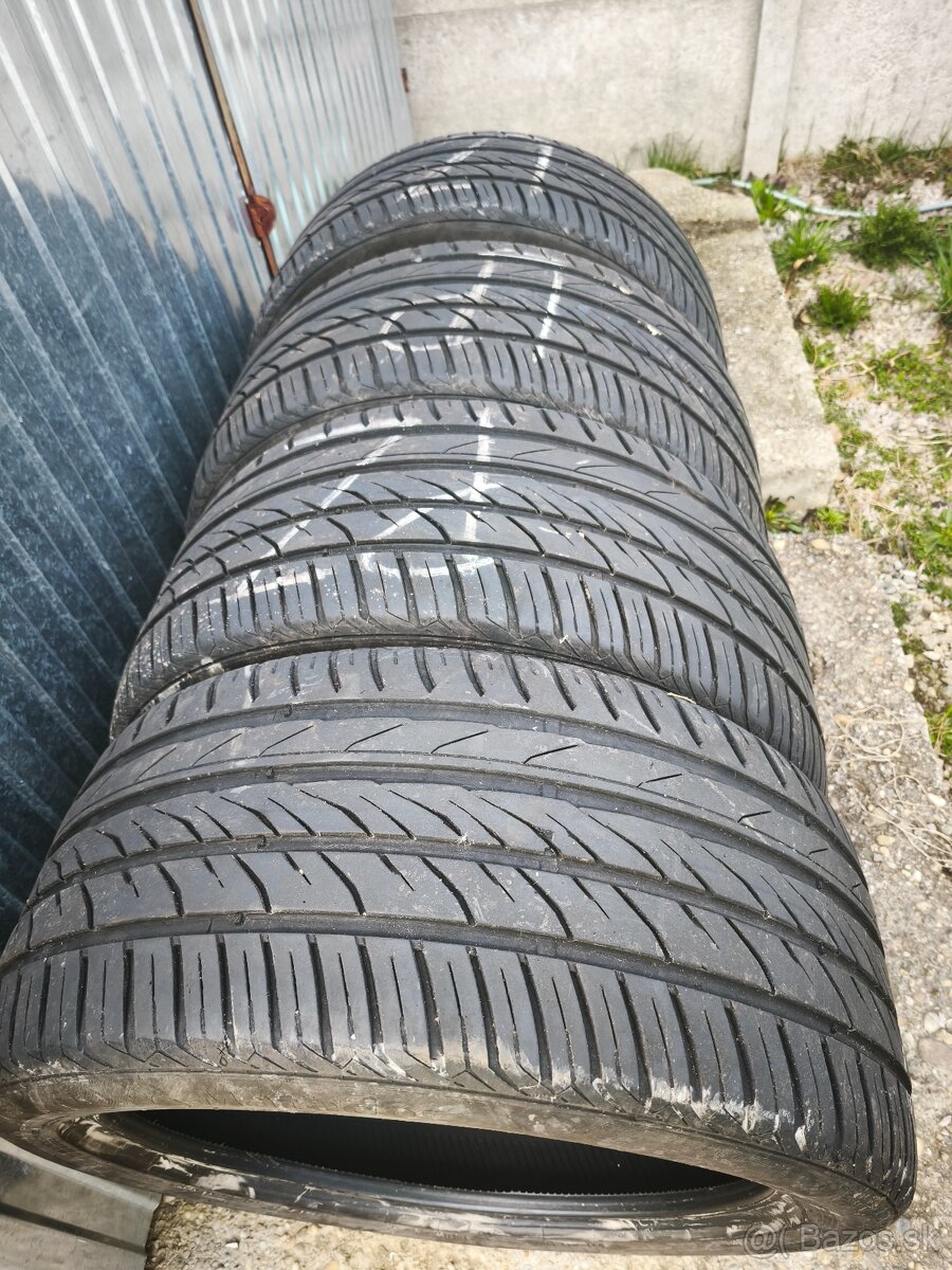 275/40R20 - 2
