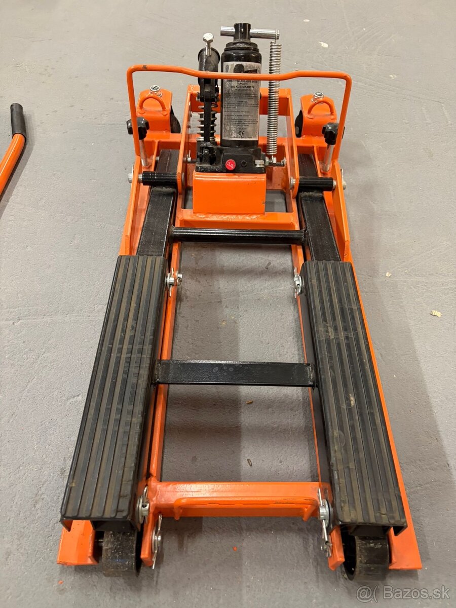 hydraulický zdvihák - 2