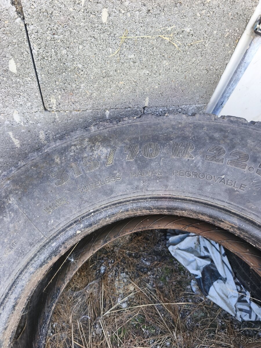 Nakladne pneu 285/70 r19.5 - 2