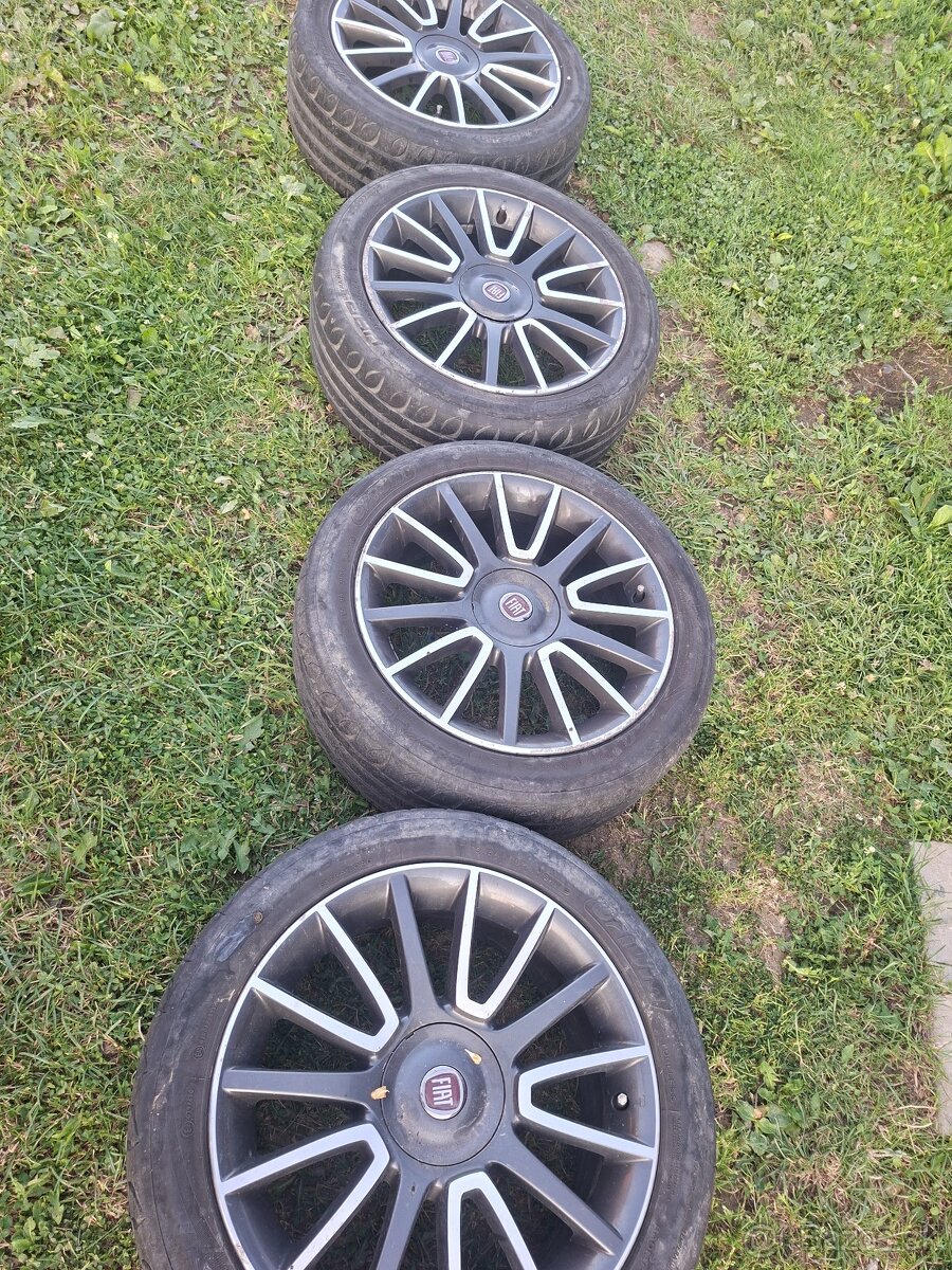 Predám 225/45 r17 - 2