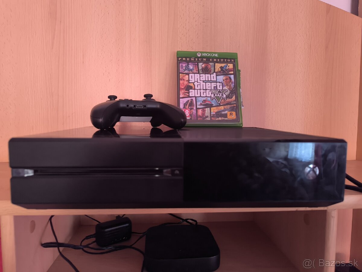 Predám Xbox One 500GB GTA V Premium Edition - 2