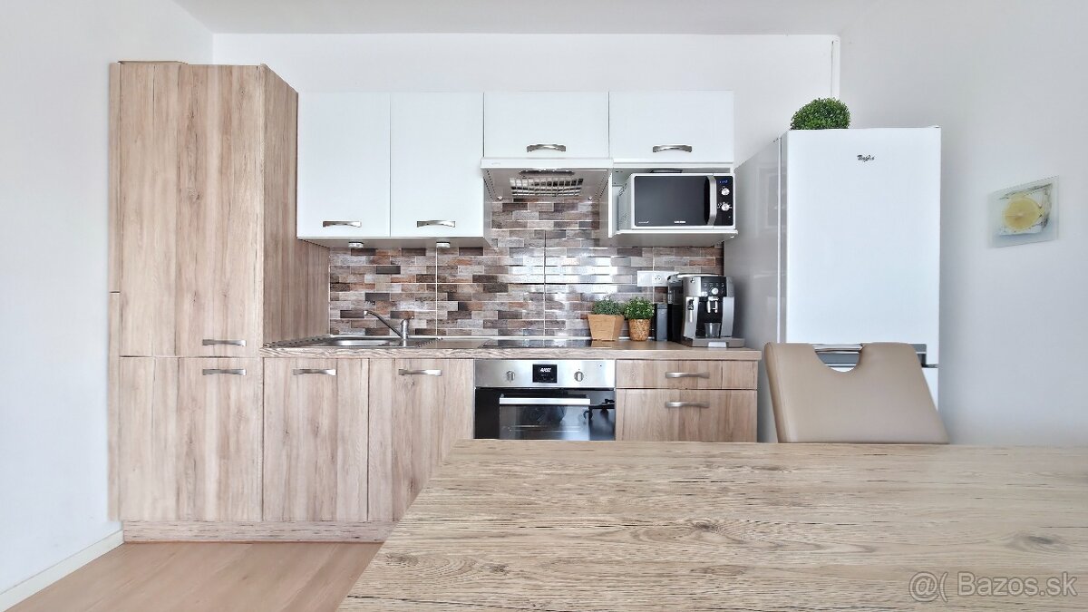 2 IZB BYT S PARKOVANÍM, PIVNICOU A BALKÓNOM - RUŽINOVSKÁ - 2