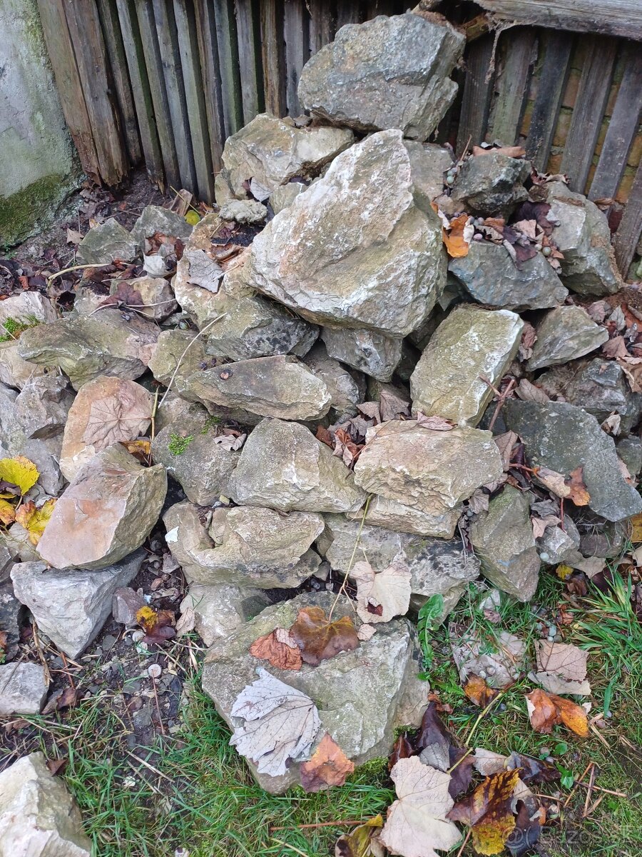 Kamene/stavebný materiál/dekorácia - 2