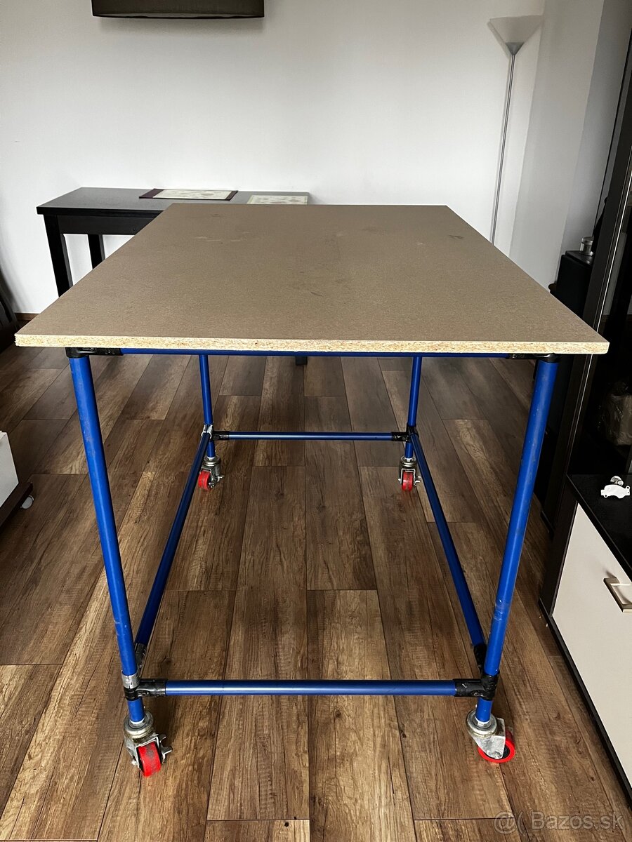 Pevny kovový pracovný stôl ponk - 2
