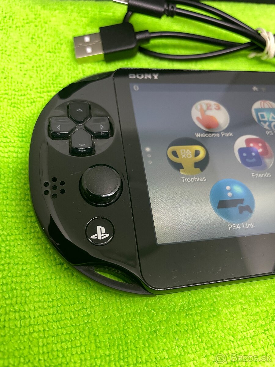 PS VITA PCH-2016 - LCD displej +8gb karta - 2