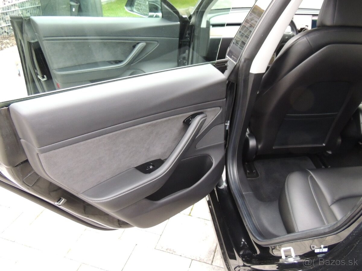 Tesla Model 3 STANDARD RANGE TOP SK SPZ 2019 - 2