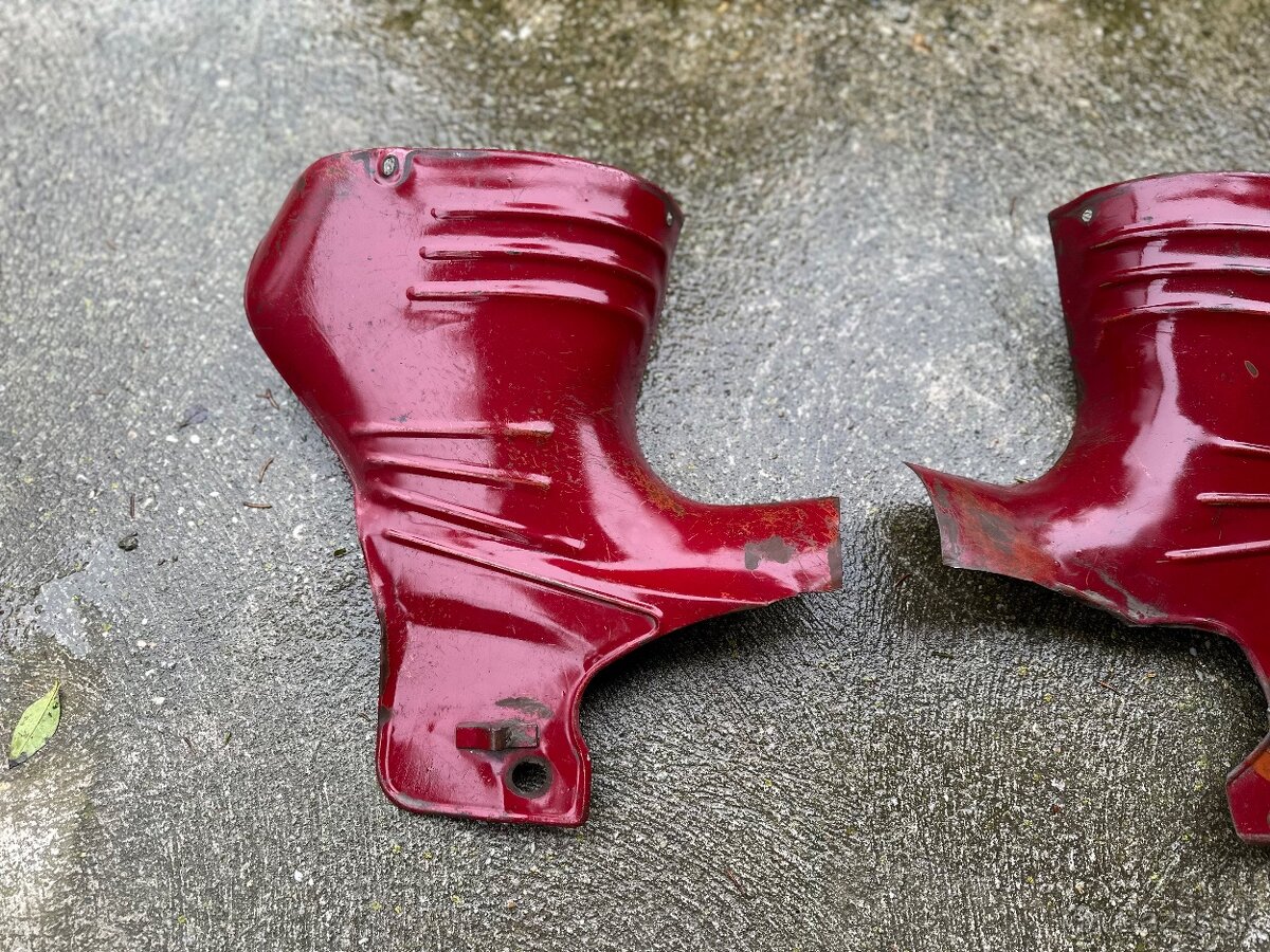 Jawa 550 Parez .. bocné plechy - 2