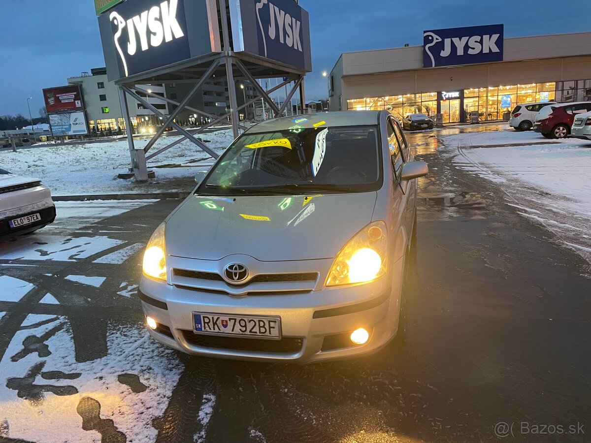 Toyota corola verso - 2