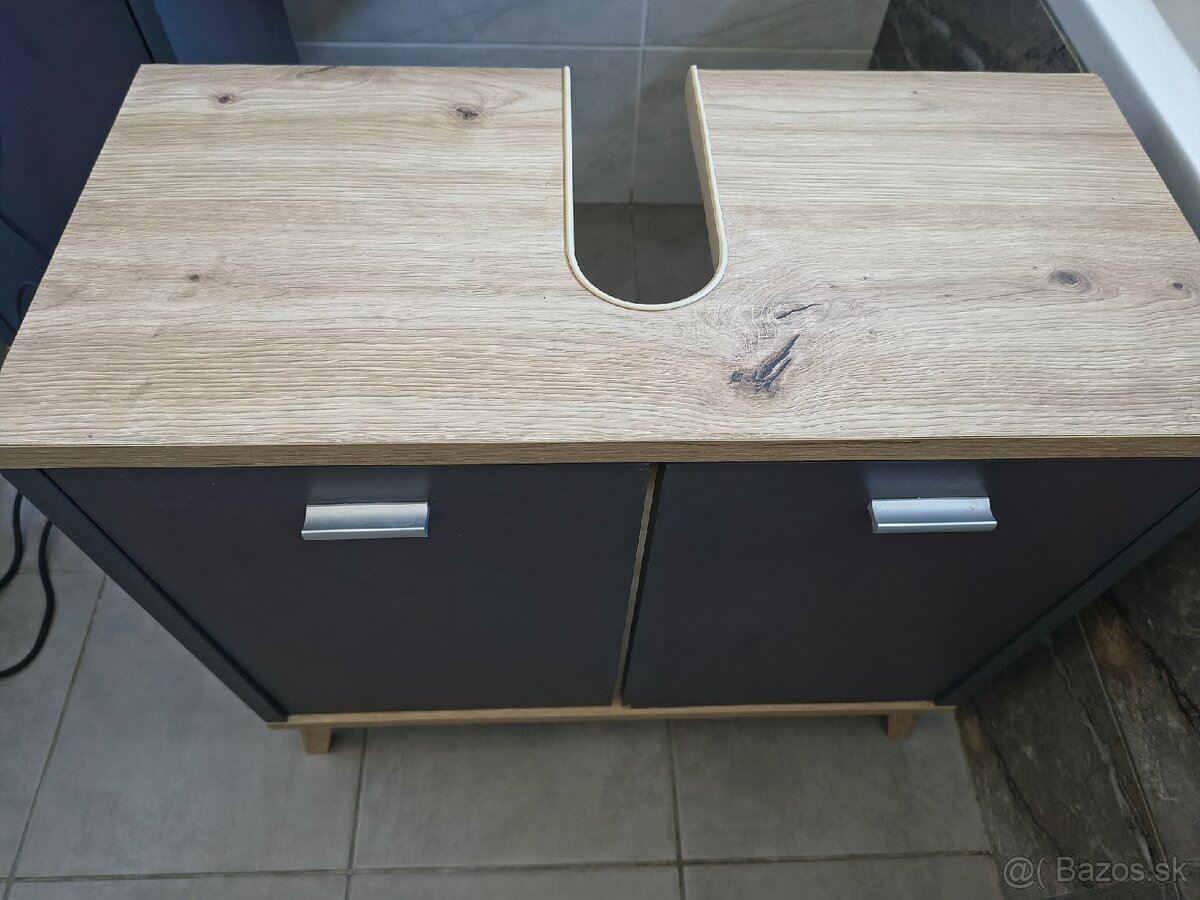 Kúpeľňová skrinka - 2