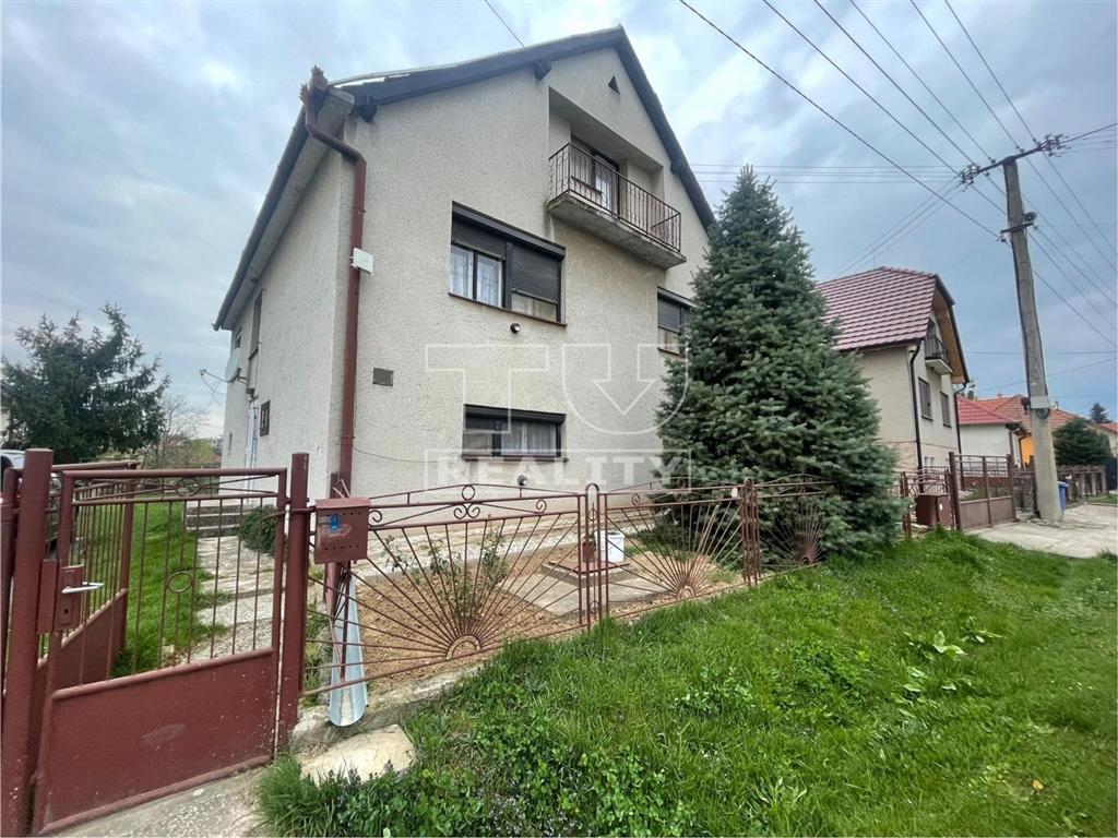 Na predaj viacgeneračný rodinný dom v Sľažanoch so 14... - 2