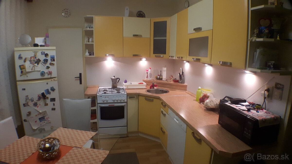 Na predaj 4-izbový byt s balkónom - Komárno - 2