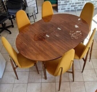 Predám jedál. stôl - 2