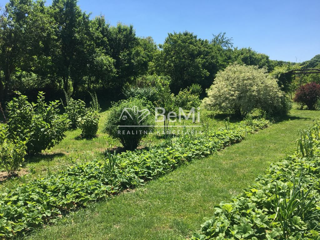 Pozemok 7 400 m² len 33 km od Košíc - 2