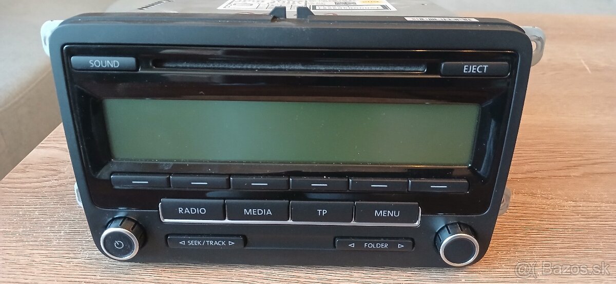 Predám originál autorádio a autobateriu - 2