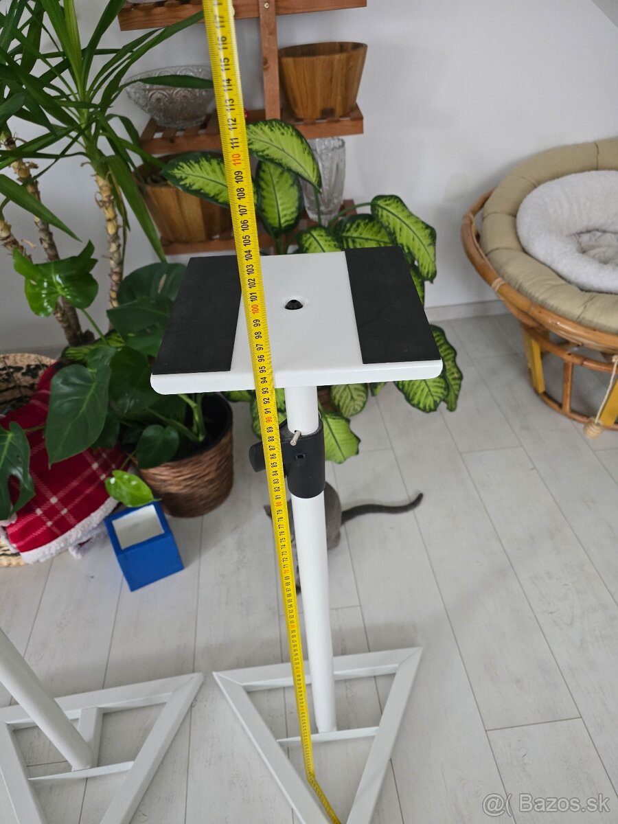 Stojany na studiove regalovky - 2