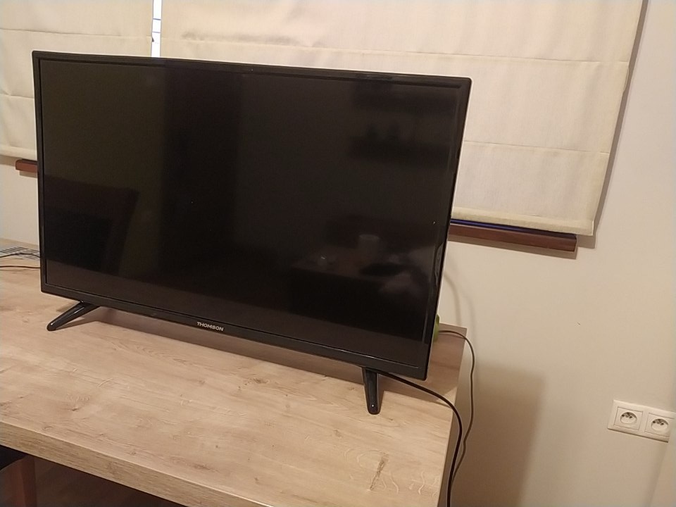 Predám plne funkčný Televízor Thompson 32HB3103 - 2