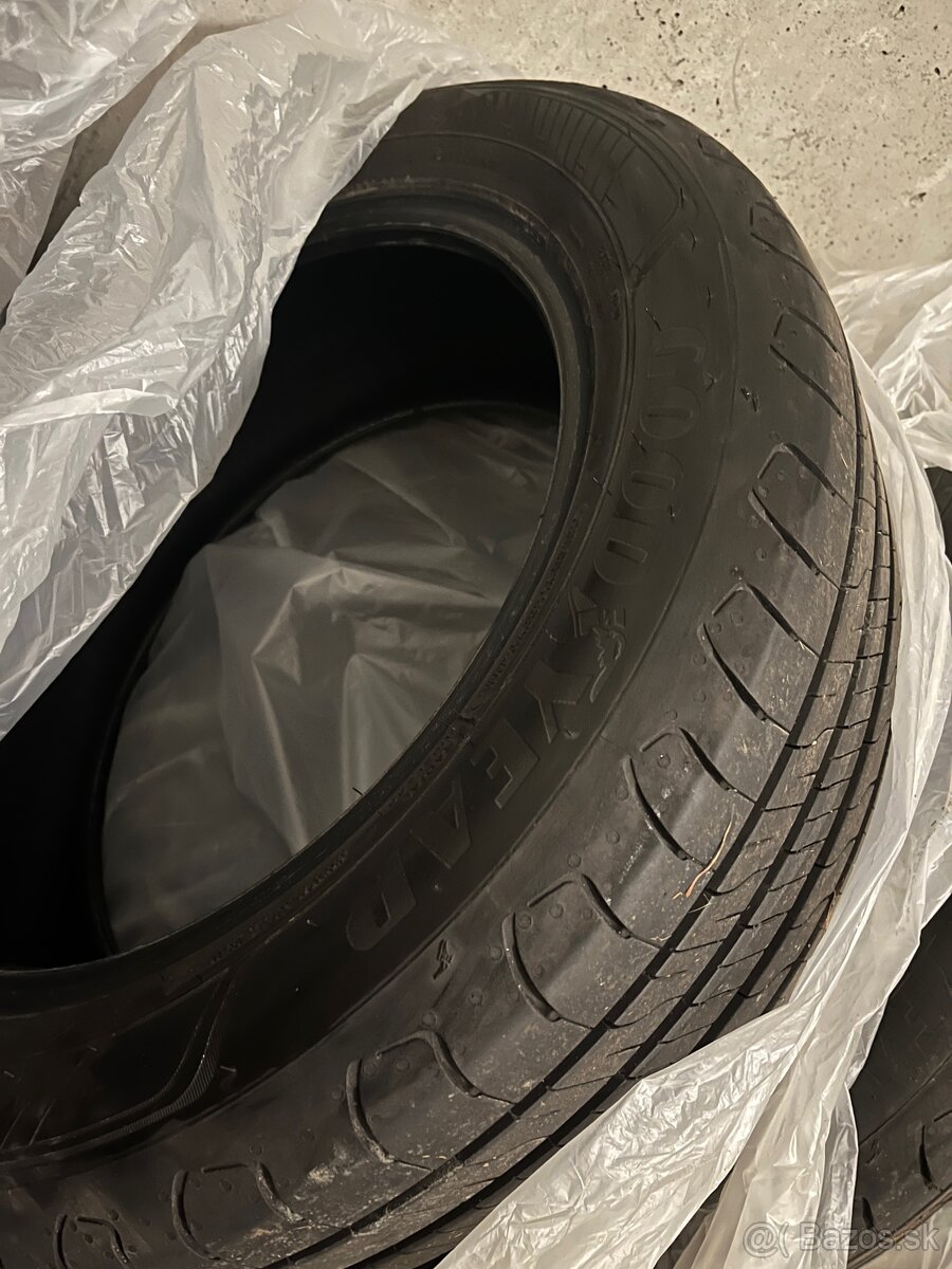 Letné pneu Goodyear efficientgrip performance2 215/55 r17 - 2