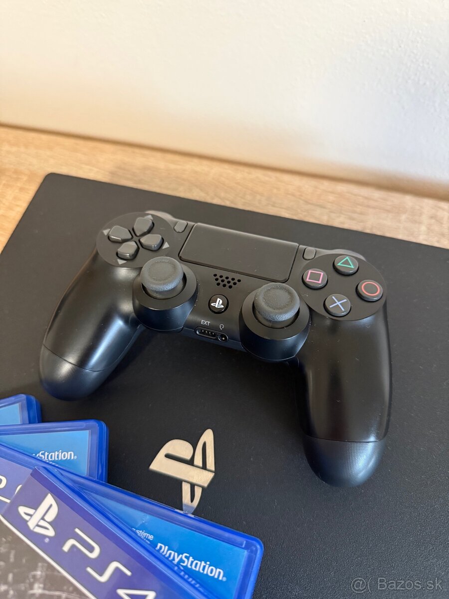 PS4 pro verze (CUH-7216B) - 2