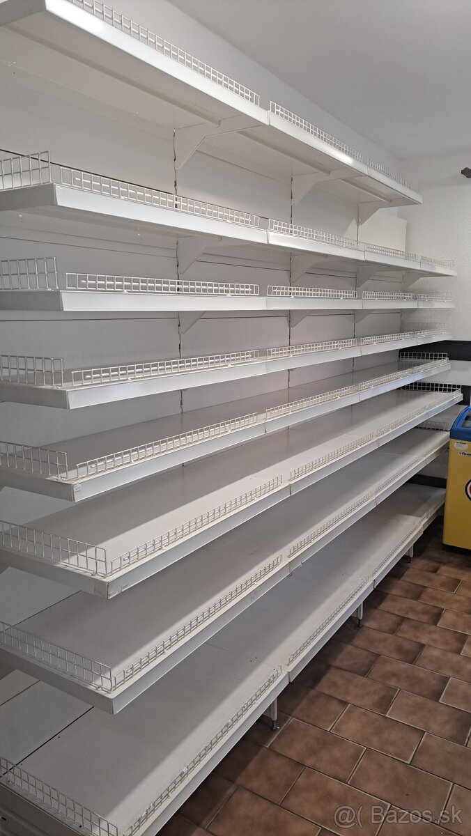 Kovové obchodné regály - 2