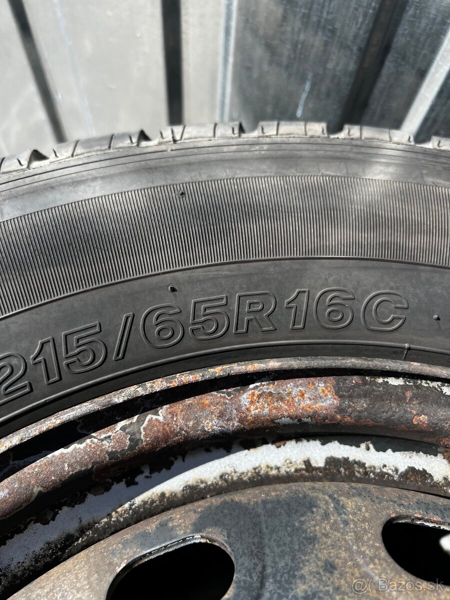215/65 r16 C - 2