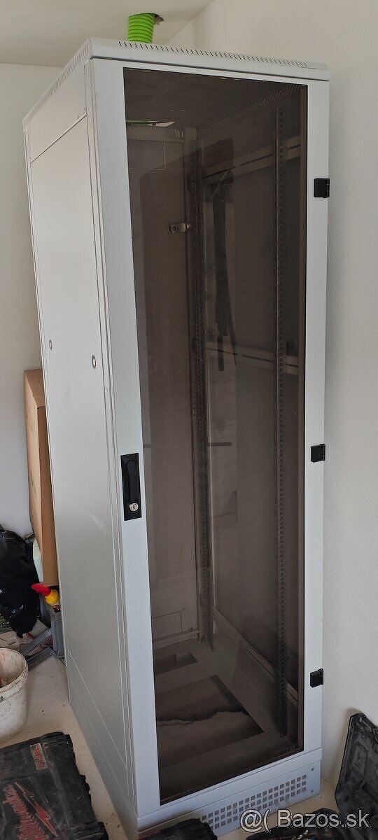 Predam 42u kvalitny triton rack - 2