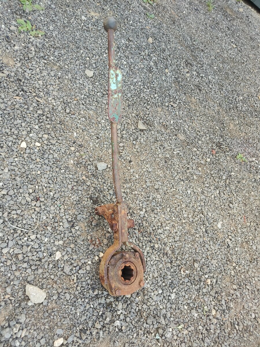 Páka uzávierky Zetor super 50 - 2