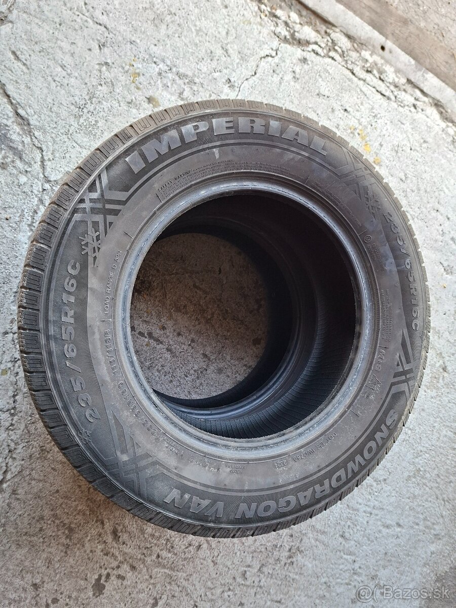 Predám 2ks zimné 235/65R16C DOT 2324 - 2